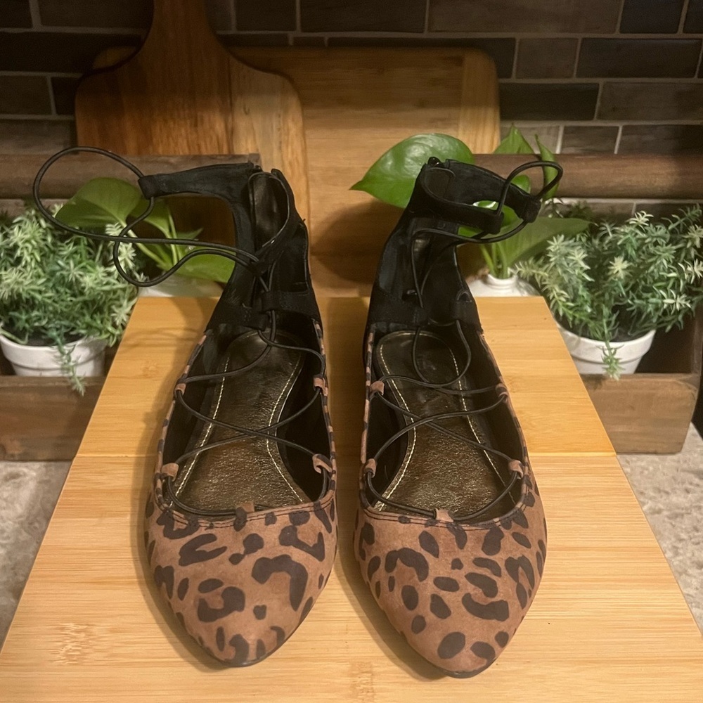 Leopard Print Lace-Up Flats